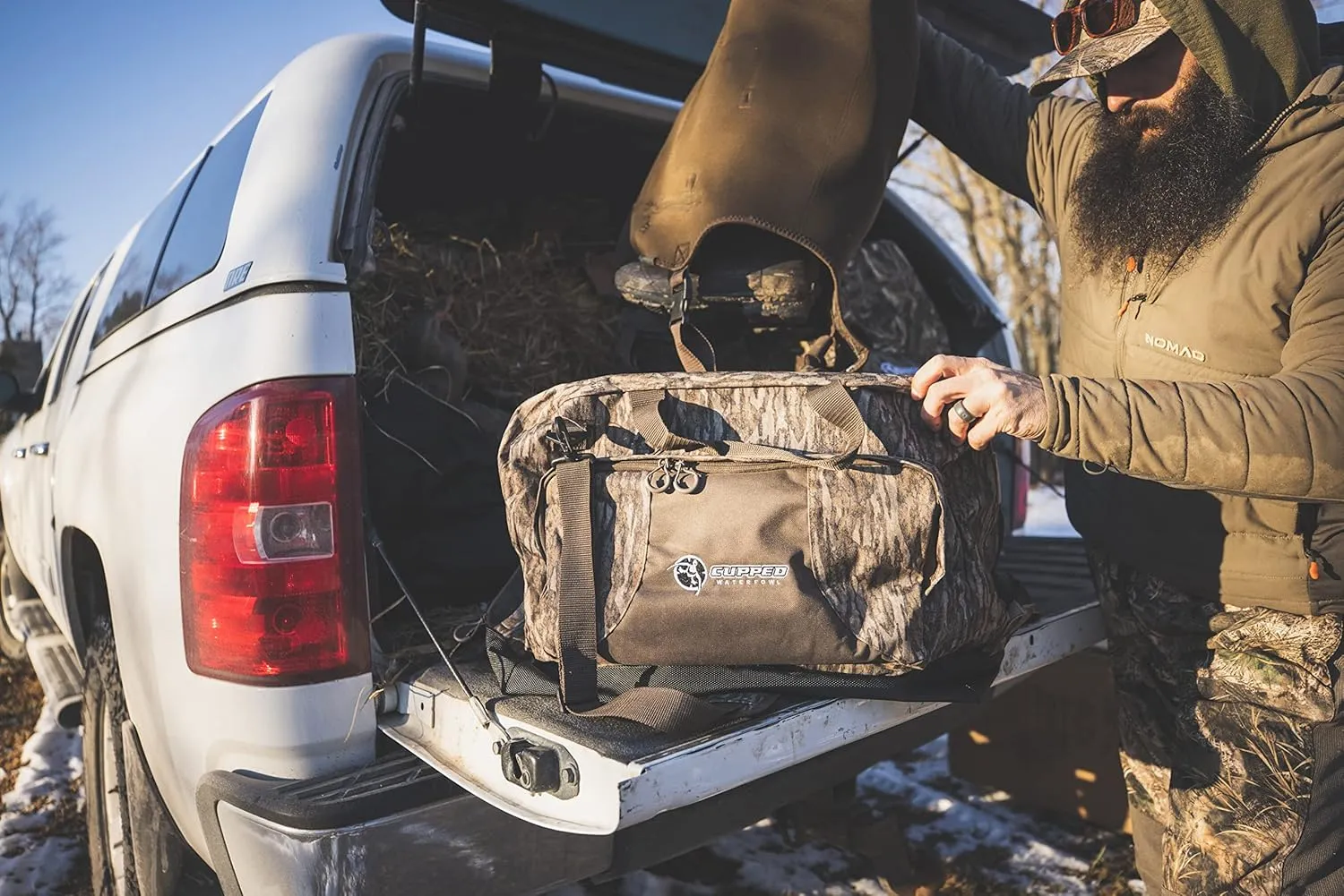 Camo Wader Storage Bag, Expandable Duck Hunting Wader Bag with Fold-Out Neoprene Mat and Waterproof Pockets