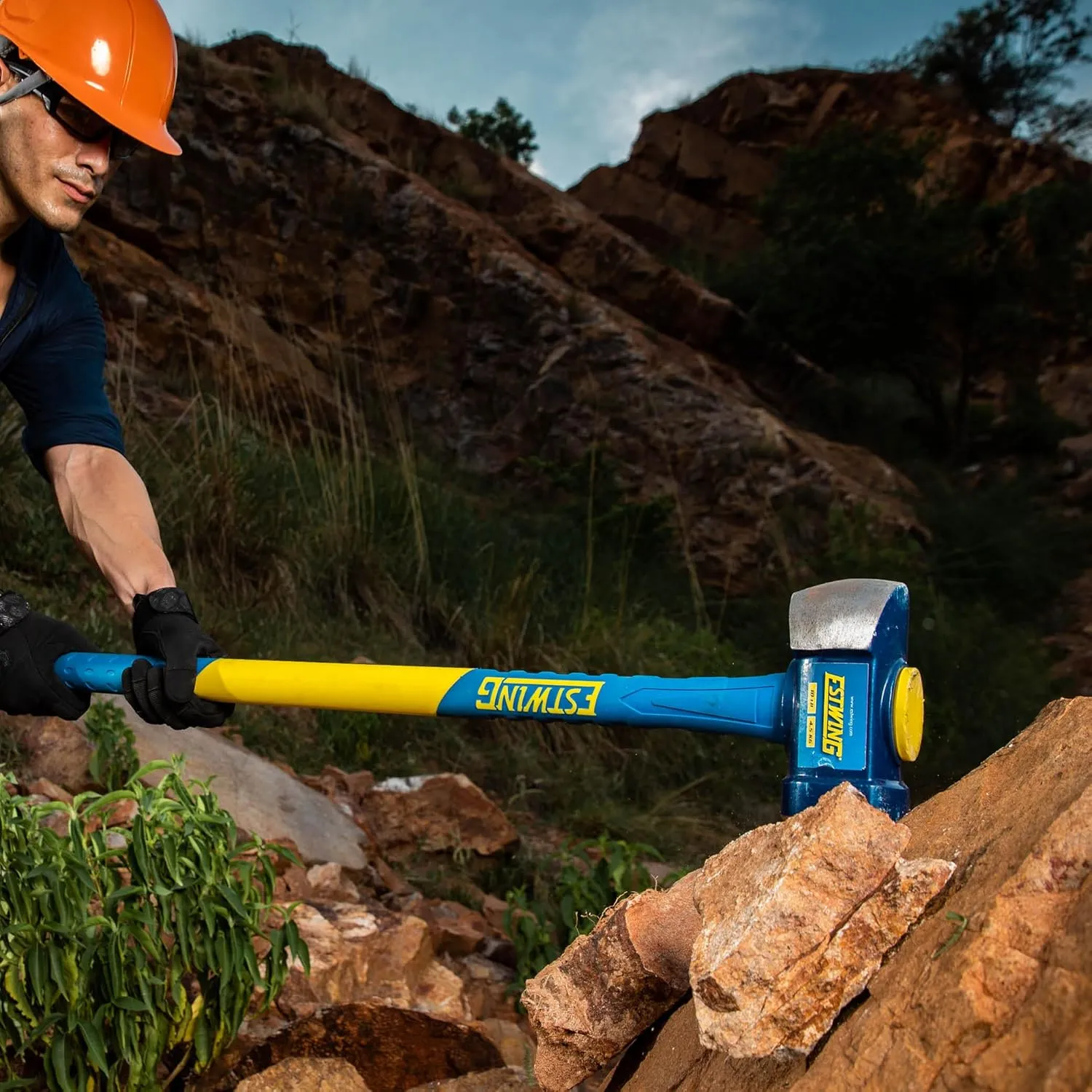 Estwing 10 Pound Head Hard Face Demolition Stake Driving 50 to 55 HRC Sledge Hammer with 36 Inch Textured Grip Fiberglass Handle, Blue/Yellow