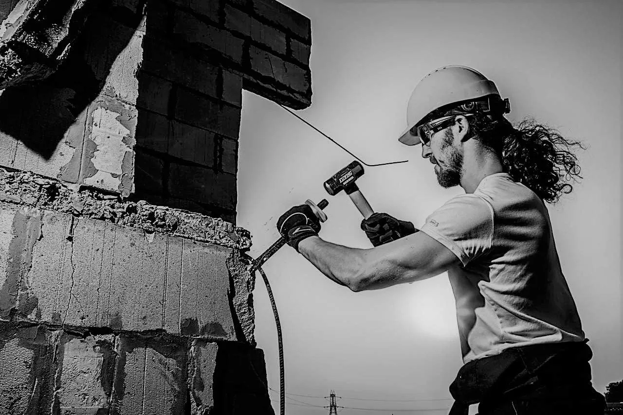 Estwing 4-Pound Hard Face Sledge Hammer for Demolition/Stake Driving, 50-55 HRC, 16-Inch Hickory Handle, Ergonomic Grip, Durable Construction