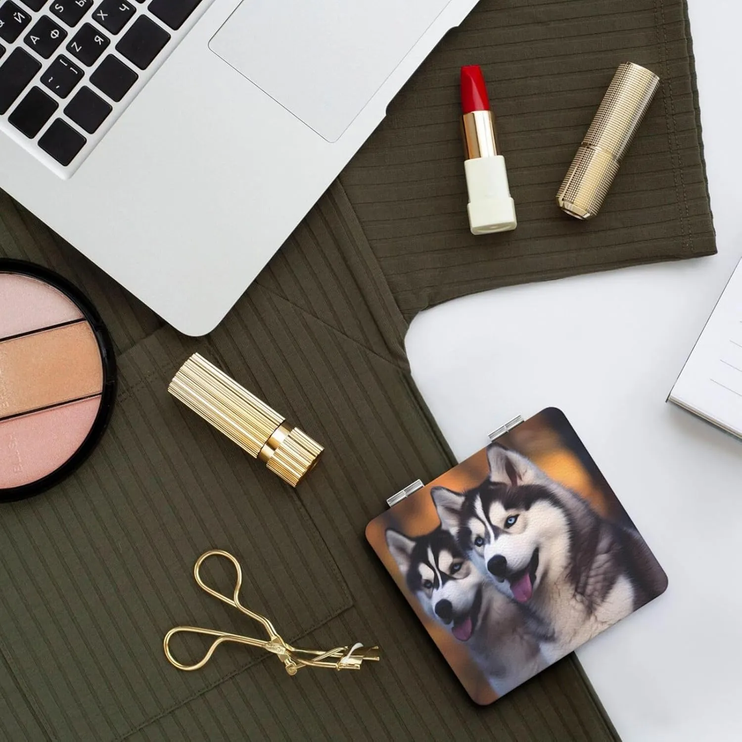 Husky Dog Portable Pocket Cosmetic Mirror-Compact and Light, It is A Necessary Thing to Go Out for Beauty and Makeup