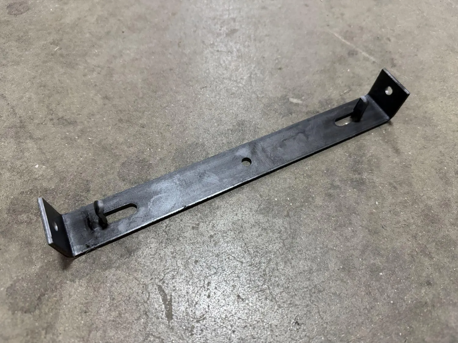 Sandbaggy 8" Concrete Spreader Cleats - ¾ Plywood - Form Clips - Black Annealed Steel - Maintains Consistent 8 inch Wall Thickness (8" x 3/4", 80)