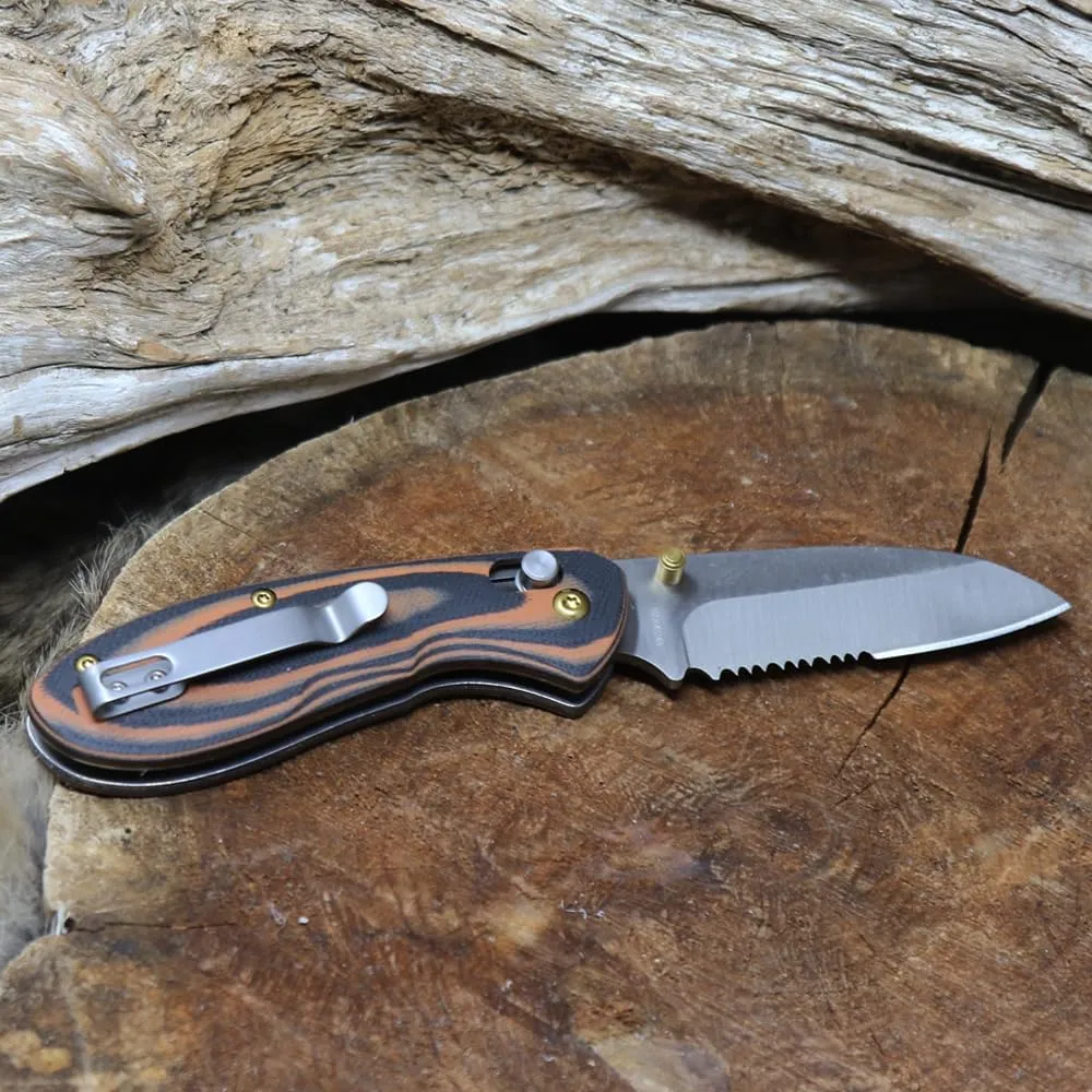 WHISKEY BENT HAT CO. Catch Pin Lock Sheepsfoot Blade Folding Pocket Knife w/Clip Thumbstud Opening 440C Stainless Steel Blade (Chaps - Serrated, 3.8" - Closed Length)