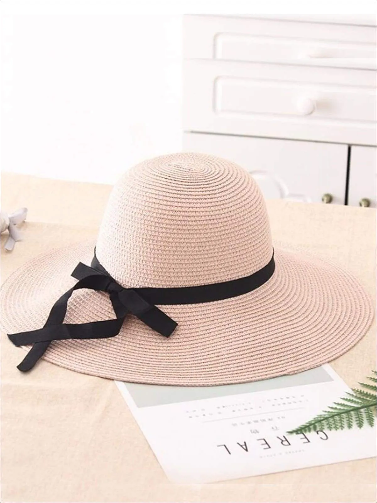 Women's Casual Straw Hat With Black Ribbon